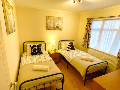 Ponders End Apartamento | Sleeps4-FreeParking-Pets-Wifi-Tottenham Stadium