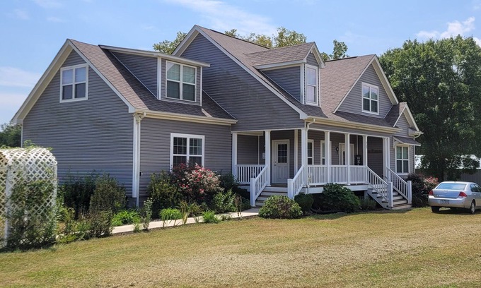 Alton Otro | Sleepy Hollow Farms, New Farmhouse near VIR