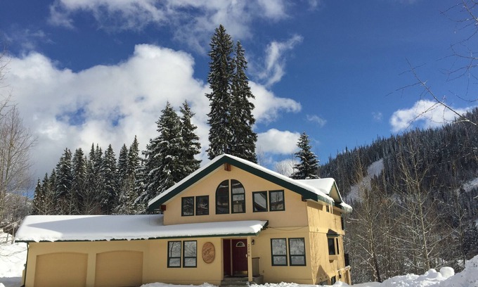 Sunburst Estates Chalet De Esquí | Sleepy Hollows Chalet Down (en Sun Peaks Resort)