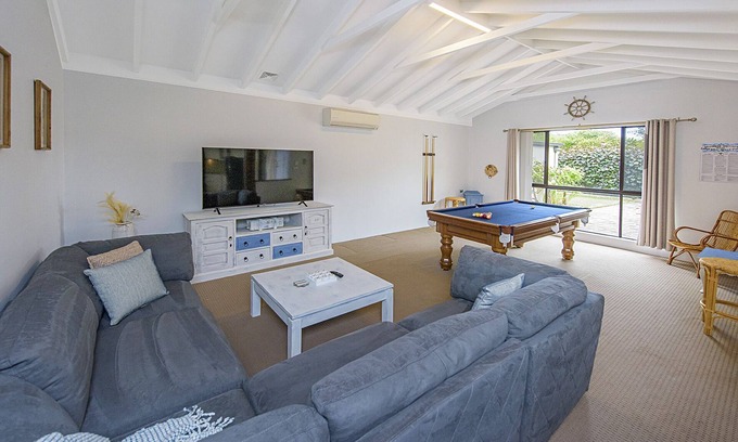 Geographe Casa | Slice of Geographe - Pool table, Dart Board, WiFi. 400m to the Beach