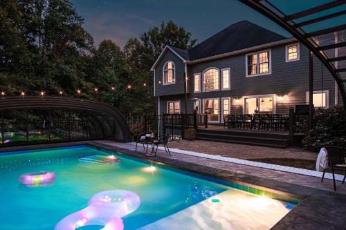 Candler Casa | Slide Speakeasy Movie Room Hot Tub Games Villa