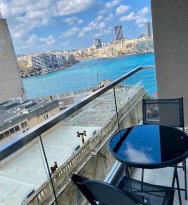 Tower Road Apartamento | Sliema, Stylish 1 Bedroom Apartment with Parking.