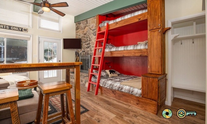Basye Condominio | Slippery Slope (#231) | Ski/Bike/Golf | On ski slope | Triple-decker bunk beds!