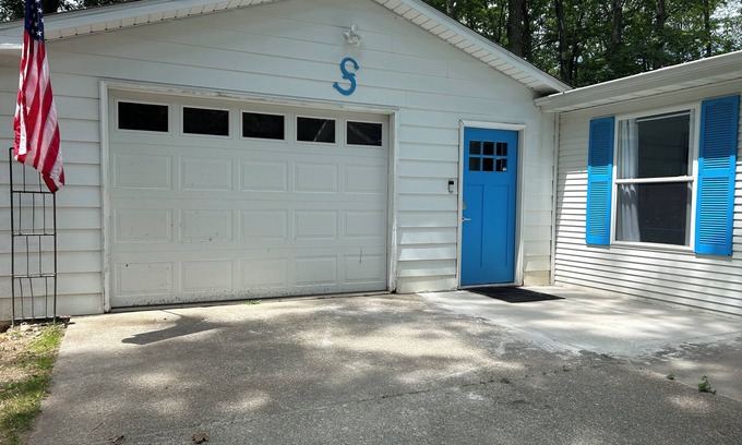 Prudenville Casa | Sloanhouse, Centrally located with Houghton Lake views