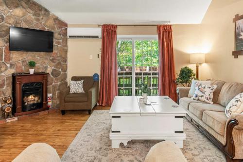 Village at Camelback Casa | Slope Lodge Prime Skiing Location Indoor Pool Hot Tub Sauna Private Deck