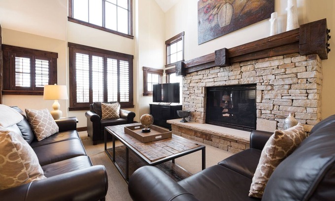 North Park City Cabaña | Cabaña junto a la pendiente con una decoración moderna, conserje en el lugar y transporte de invierno.