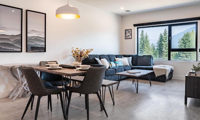 Revelstoke Apartamento | Slopes and Greens by Revelstoke Vacations