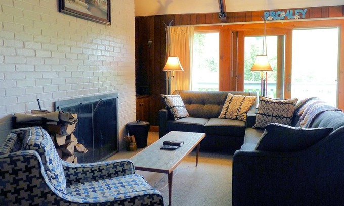 Bromley Mountain Casa | Slopeside 2-Level Living at this Bromley's Boles Townhouse