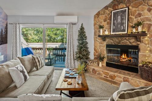 Village at Camelback Casa | Slopeside Escape by AvantStay Walk to Ski Lifts Arcade Games Shuffleboard