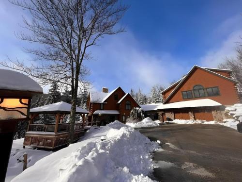 Central Vermont- Killington Casa | Slopeside Estate Luxurious Home on Great Eastern - Ski On Ski Off, Hot Tub, Private Shuttle