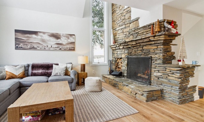 Ludlow Casa | Slopeside In Okemo - Beautifully Renovated Spacious Family Townhouse 3 Bedroom Townhouse by RedAwning