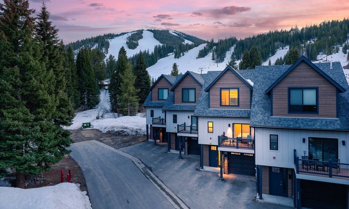 Old Town Casa | Slopeside Luxury Villa 135 I Private Hot Tub I Ski Views I Best Price I Discounted Attractions