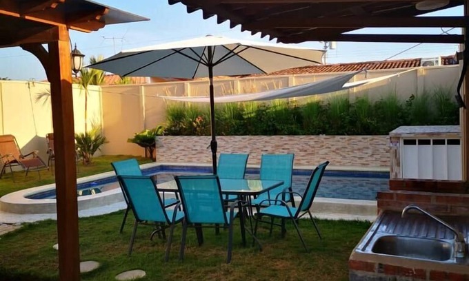 Esterillos Este Casa | Casa perezosa - Piscina comunitaria.