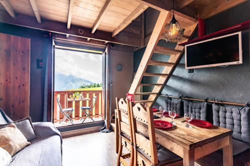 Manigod Casa | Slow Chalet MtBlanc Soleil Ski-inout Nice View Balcony Elevator Parking