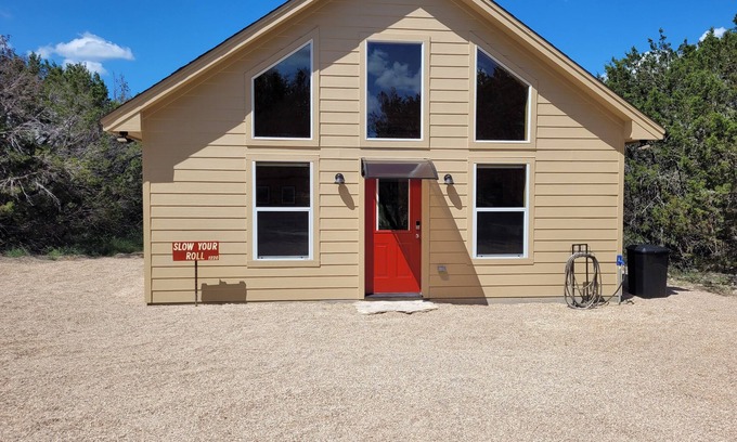 Morgan Mill Cabina | Slow Your Roll - Luxury cabin close to Granbury, Glen Rose, and Stephenville