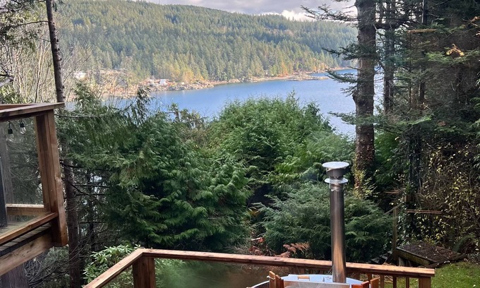 Halfmoon Bay Cabaña | #Slowtravel~wood-fired hot tub, cold plunge, forest-bathing, earthing, beach