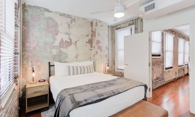 New Pathways Apartamento | SM 205 · Historic Details, Modern Updates, Prime Location!
