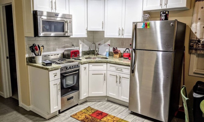 Lake Ridge Apartamento | Small 2BR / Fully Equipped Kitchen / Parking