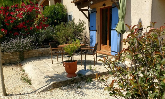 La Roque-sur-Ceze Apartamento | Pequeño apartamento en la planta baja de un chalet