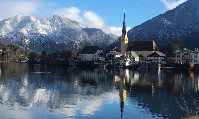 Rottach-Egern Apartamento | Small apartment for a maximum of 2 people in a unique location directly on the lake