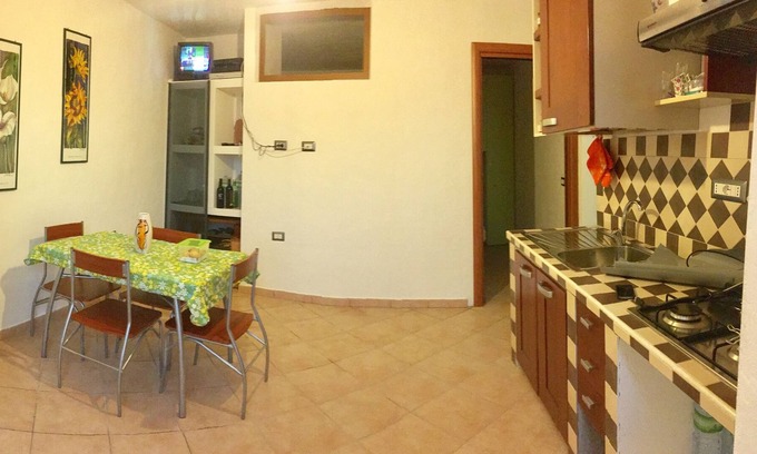 San Lorenzo Apartamento | Pequeño apartamento con vistas al mar a solo 3 km de las playas de Budoni.