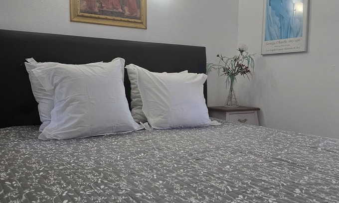 California - Pezou Cabina | Small bungalow in a villa high above Cannes
