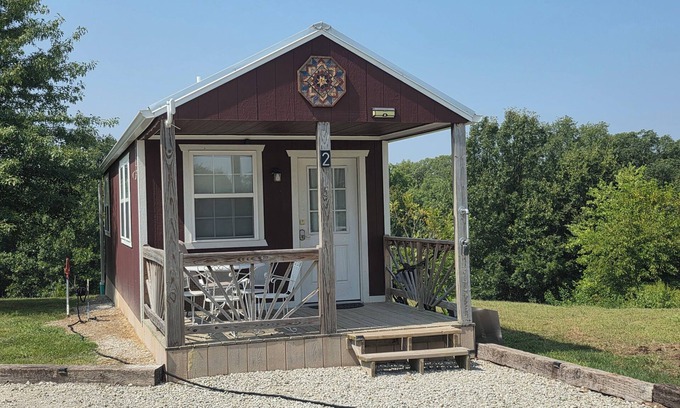 Buchanan County Cabina | Small Cabin on the Farm