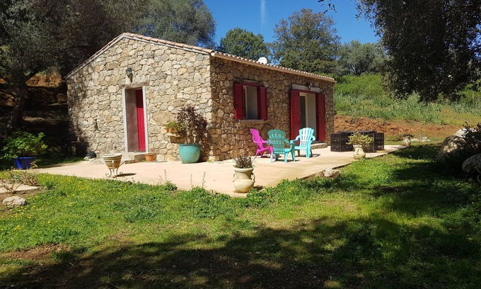 Lama Casa | Pequeña casa de campo: propiedad muy grande con piscina.
