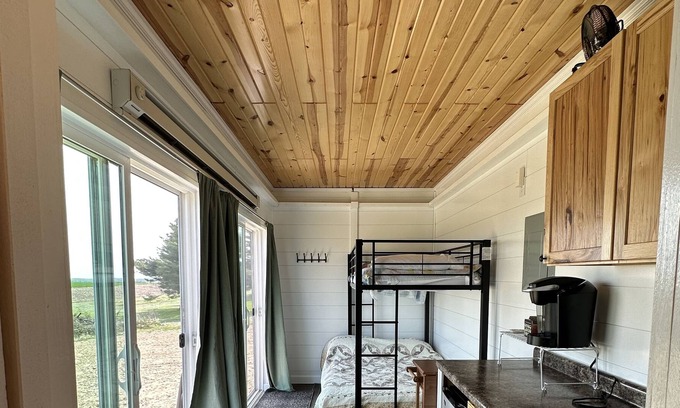 Viroqua Cabina | Small cozy cabin near Public fishing and hunting grounds