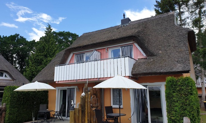Wieck auf dem Darss Apartamento | Small cozy vacation apartment with well-kept green property - Buhne II (upper floor)