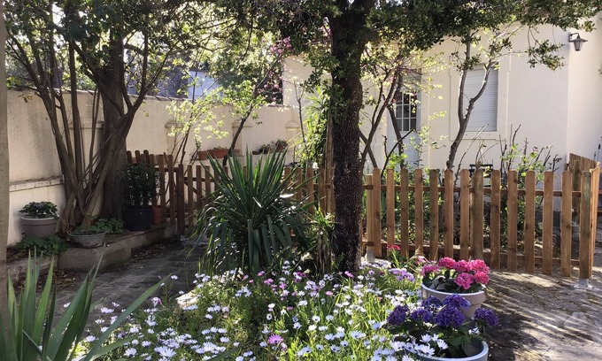 Cadereau Casa | Small flowered house with private garden near town center