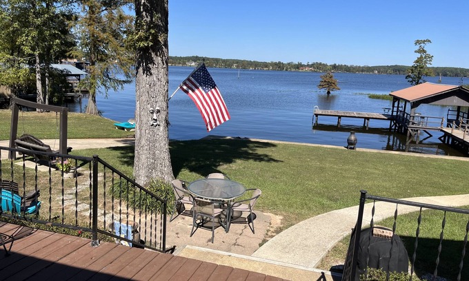 Farmerville Casa | Small Families and Fishermen welcome! Boat ramp/fire pit/kayaks.