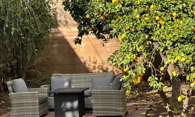 Glendale Casa | Small frame w/a BIG backYard.