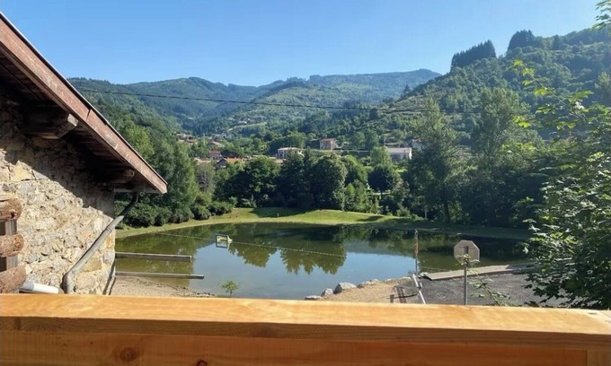 Saint-Martin-de-Valamas Chalet De Esquí | Small haven of peace facing the lake and adjoining forest