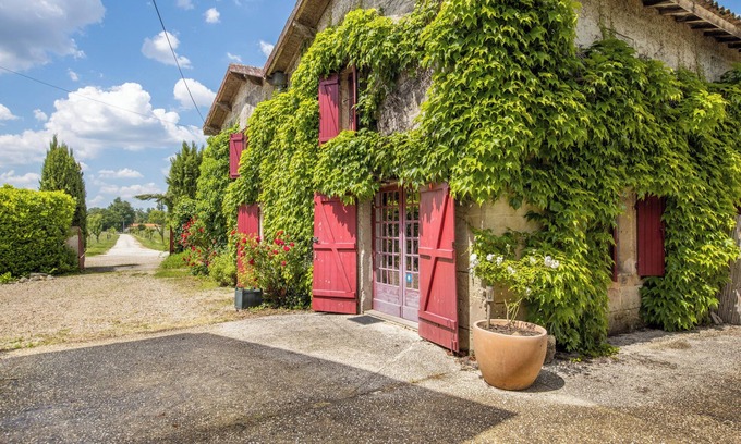 Arveyres Casa | Casita de campo 'Bel En Rouge' con terraza compartida, jardín compartido y Wi-Fi