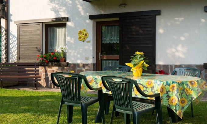 Sant'Orsola Terme Casa | Pequeña casa en Trentino con jardín cerrado.