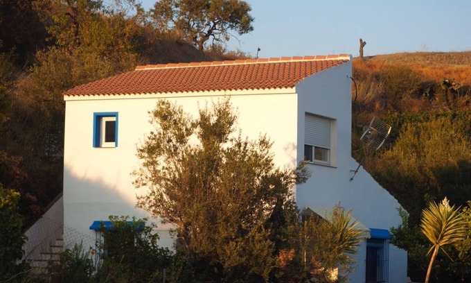 Vélez-Málaga Casa | Pequeña casa con piscina en el olivar con vistas al mar
