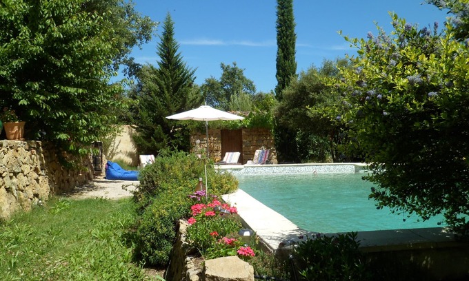 Brignoles Casa | Pequeña casa con piscina rodeada de naturaleza entre el mar y el Verdon.
