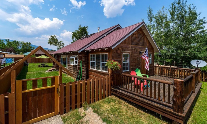 Red Lodge Cabina | Little Log Home en el corazón de Little Italy
