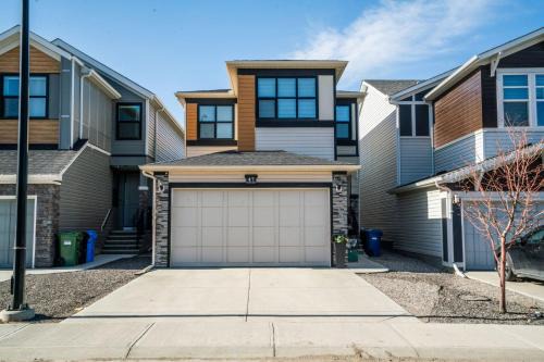 Southeast Calgary Apartamento | Small Paris Two Bedrooms Basement Suite