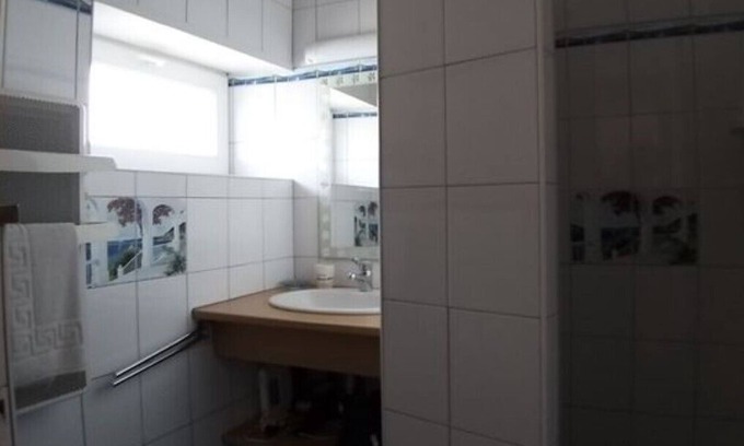 Plomodiern Casa | Pequeña casa tranquila con jardín privado, muy bien equipada.