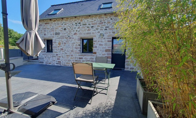 Erquy Casa | SMALL ROSES SANDSTONE HOUSE NEAR THE BEACHES