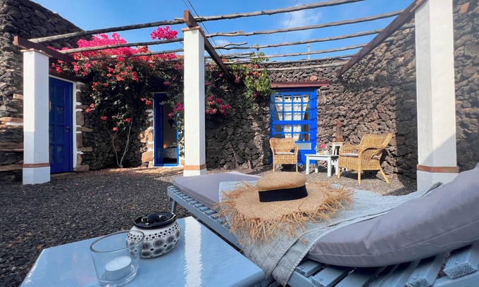 Uga Cabaña | NUEVO !!! "La Finca Yazmina "viven en una roca volcánica en el borde de FINCA LOS VOLCANES!