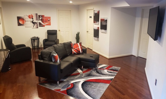 La Plata Casa | Small Town but Contemporary 2 Bdrm / 1 Bath / Full Kitchen / Patio / Private