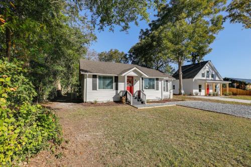 Burgaw Casa | Small-Town Charm and Local Dining Home in Burgaw!