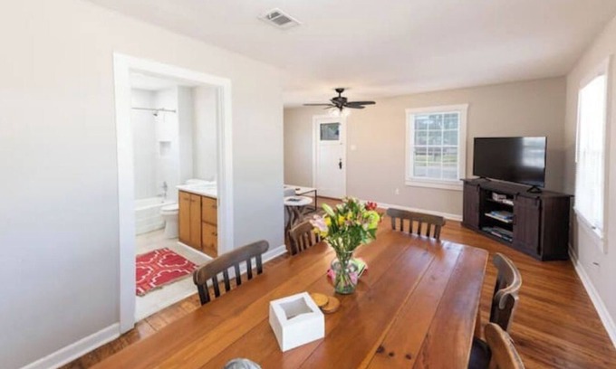 Luling Casa | Small town charmer