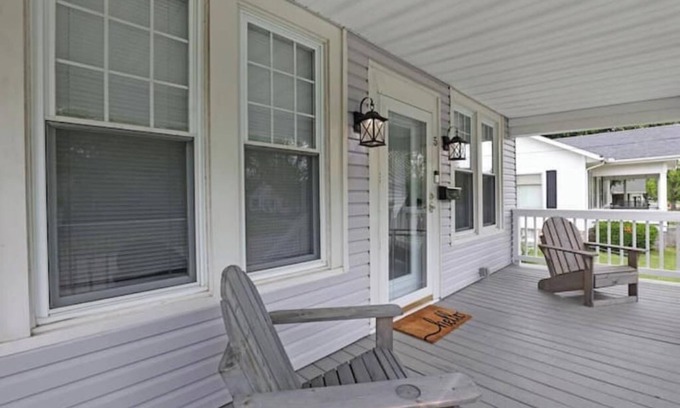 London Casa | Small Town Cozy Boho Bungalow
