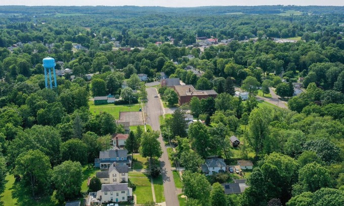 Garrettsville Casa | Small town vibes in Garrettsville