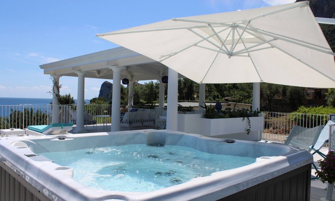 Marina del Cantone Casa | Pequeña villa a tiro de piedra del mar con impresionantes vistas.