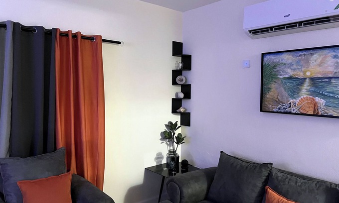 Portmore Apartamento | Smart Beachfront Condo with Pool & Ocean Views